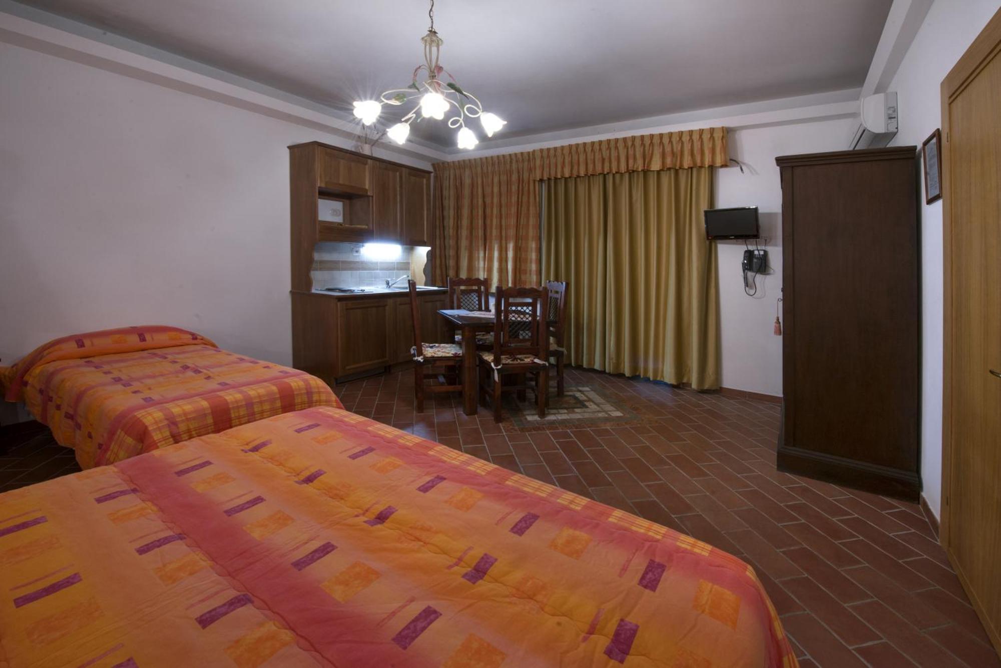 Cecco Di Nara Hotel Massarosa Bilik gambar